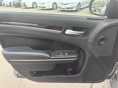 2015 Chrysler 300 Limited   - Photo 17 - South Sioux City, NE 68776