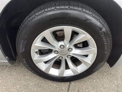 2015 Chrysler 300 Limited   - Photo 16 - South Sioux City, NE 68776