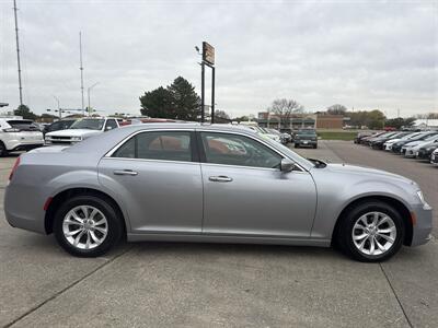 2015 Chrysler 300 Limited   - Photo 9 - South Sioux City, NE 68776