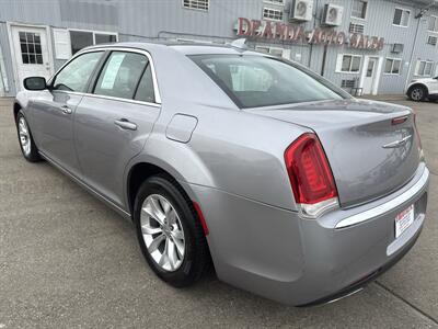 2015 Chrysler 300 Limited   - Photo 5 - South Sioux City, NE 68776