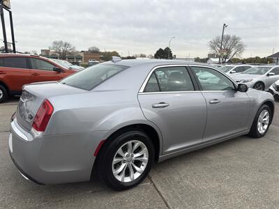 2015 Chrysler 300 Limited   - Photo 8 - South Sioux City, NE 68776