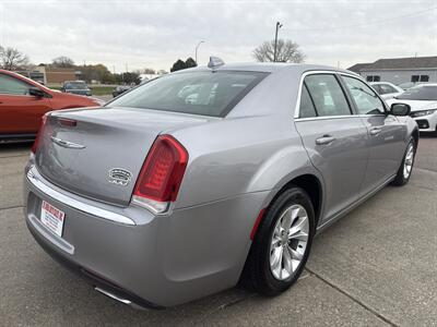 2015 Chrysler 300 Limited   - Photo 7 - South Sioux City, NE 68776