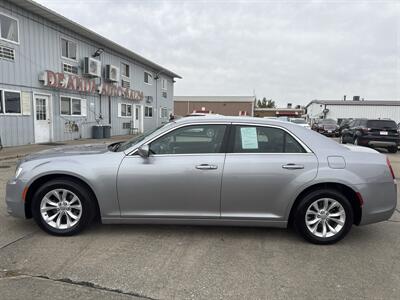 2015 Chrysler 300 Limited   - Photo 3 - South Sioux City, NE 68776