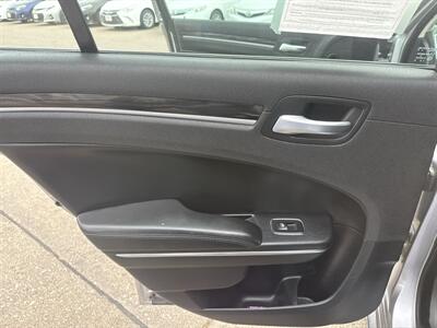 2015 Chrysler 300 Limited   - Photo 19 - South Sioux City, NE 68776