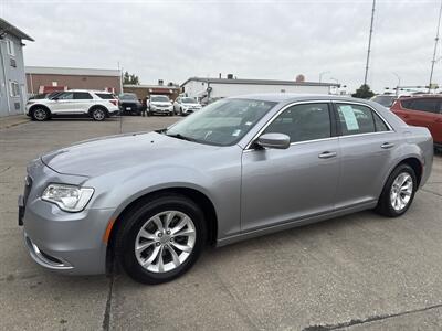 2015 Chrysler 300 Limited   - Photo 2 - South Sioux City, NE 68776