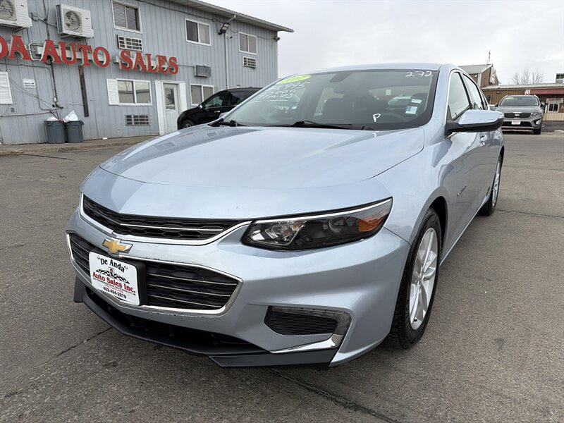 2017 Chevrolet Malibu LT   - Photo 1 - South Sioux City, NE 68776