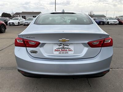 2017 Chevrolet Malibu LT   - Photo 5 - South Sioux City, NE 68776