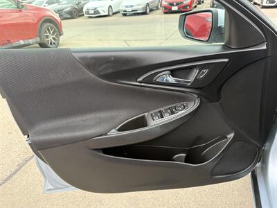 2017 Chevrolet Malibu LT   - Photo 13 - South Sioux City, NE 68776