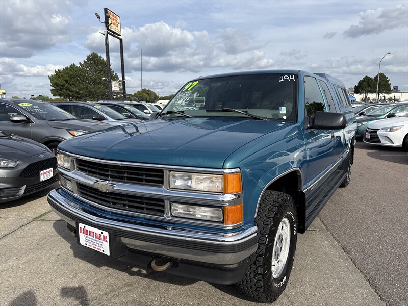 1997 Chevrolet K1500 Cheyenne   - Photo 1 - South Sioux City, NE 68776
