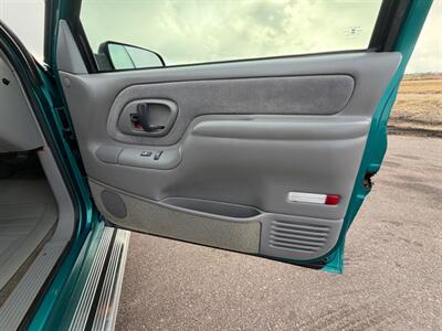 1996 Chevrolet K1500 Cheyenne 2dr K1500 Cheyenne - Photo 61 - South Sioux City, NE 68776