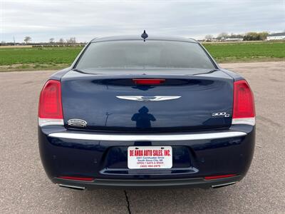 2016 Chrysler 300C Platinum   - Photo 4 - South Sioux City, NE 68776