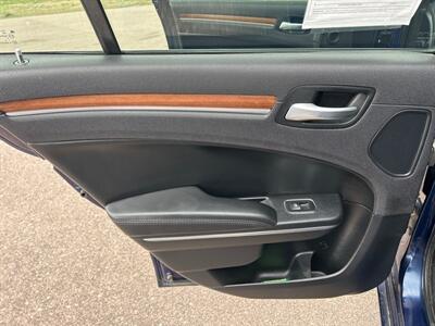 2016 Chrysler 300C Platinum   - Photo 14 - South Sioux City, NE 68776