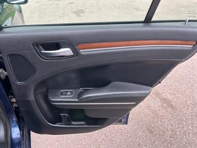 2016 Chrysler 300C Platinum   - Photo 17 - South Sioux City, NE 68776