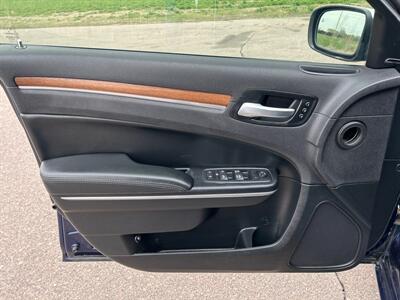 2016 Chrysler 300C Platinum   - Photo 11 - South Sioux City, NE 68776