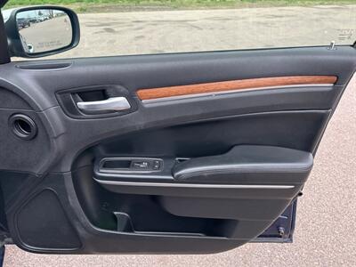2016 Chrysler 300C Platinum   - Photo 19 - South Sioux City, NE 68776