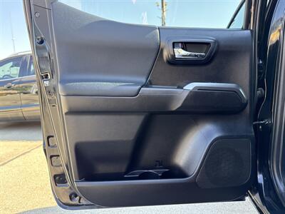 2019 Toyota Tacoma TRD Sport   - Photo 17 - South Sioux City, NE 68776