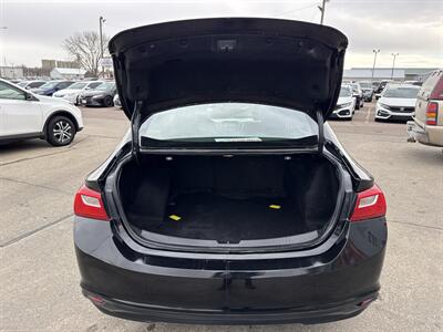 2017 Chevrolet Malibu LS   - Photo 17 - South Sioux City, NE 68776