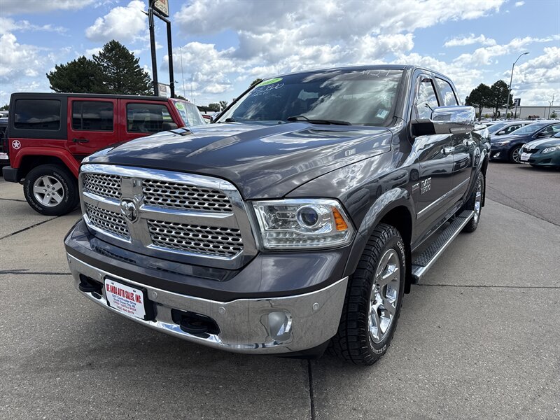 2017 RAM 1500 Laramie   - Photo 1 - South Sioux City, NE 68776