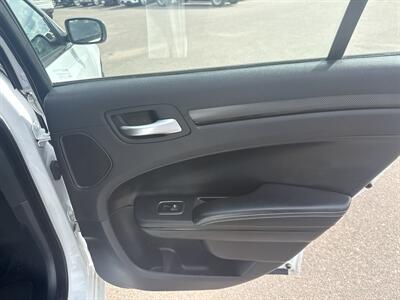 2014 Chrysler 300 Series S   - Photo 19 - South Sioux City, NE 68776