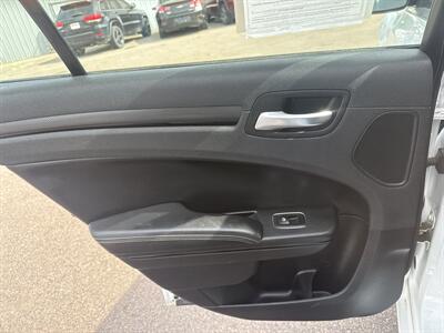 2014 Chrysler 300 Series S   - Photo 17 - South Sioux City, NE 68776