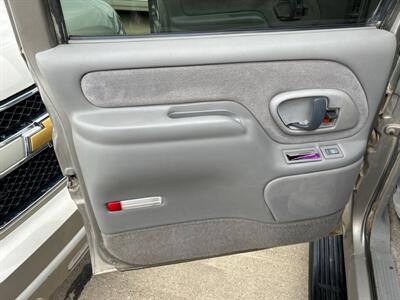 1999 Chevrolet Suburban K1500 LS   - Photo 14 - South Sioux City, NE 68776