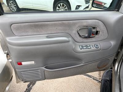 1999 Chevrolet Suburban K1500 LS   - Photo 12 - South Sioux City, NE 68776