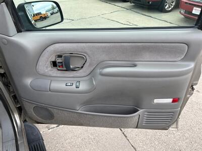 1999 Chevrolet Suburban K1500 LS   - Photo 19 - South Sioux City, NE 68776