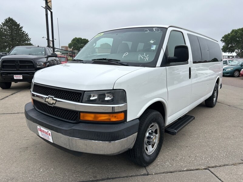2008 Chevrolet Express LS 3500 - Photo 1 - South Sioux City, NE 68776