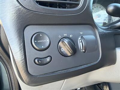 2005 Chrysler Town & Country Touring   - Photo 32 - South Sioux City, NE 68776
