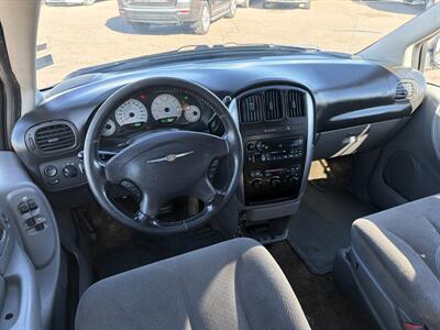 2005 Chrysler Town & Country Touring   - Photo 20 - South Sioux City, NE 68776