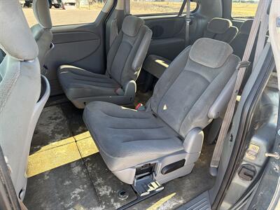 2005 Chrysler Town & Country Touring   - Photo 21 - South Sioux City, NE 68776