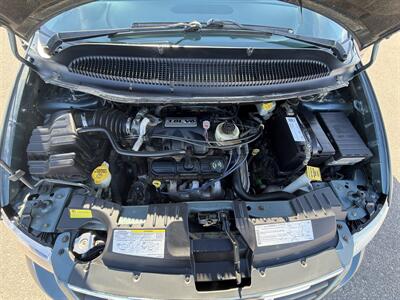 2005 Chrysler Town & Country Touring   - Photo 17 - South Sioux City, NE 68776