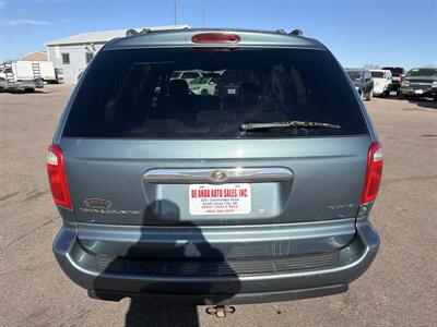 2005 Chrysler Town & Country Touring   - Photo 6 - South Sioux City, NE 68776