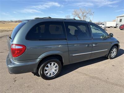 2005 Chrysler Town & Country Touring   - Photo 8 - South Sioux City, NE 68776