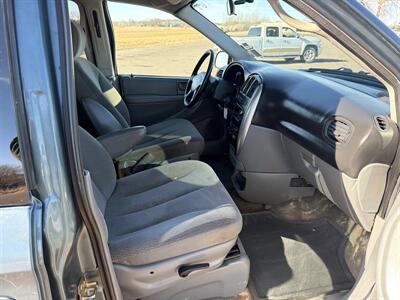 2005 Chrysler Town & Country Touring   - Photo 26 - South Sioux City, NE 68776