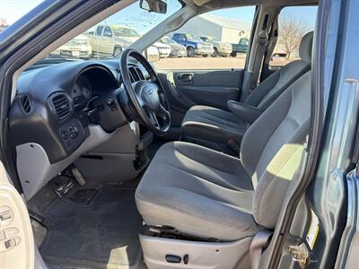 2005 Chrysler Town & Country Touring   - Photo 18 - South Sioux City, NE 68776
