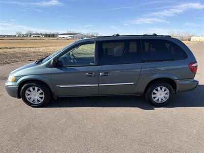 2005 Chrysler Town & Country Touring   - Photo 3 - South Sioux City, NE 68776