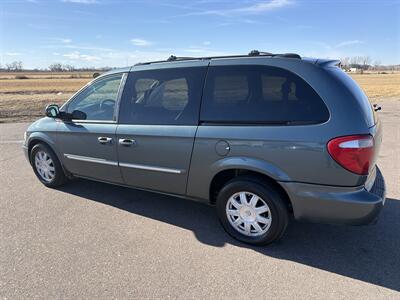 2005 Chrysler Town & Country Touring   - Photo 4 - South Sioux City, NE 68776