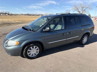 2005 Chrysler Town & Country Touring   - Photo 2 - South Sioux City, NE 68776