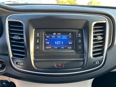 2016 Chrysler 200 Limited   - Photo 12 - South Sioux City, NE 68776