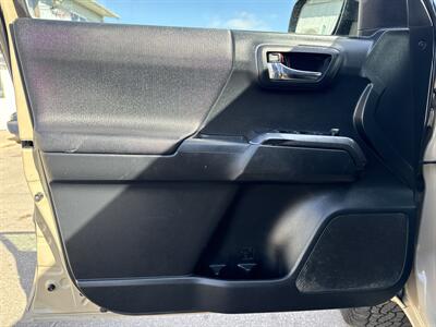 2017 Toyota Tacoma TRD Sport   - Photo 15 - South Sioux City, NE 68776