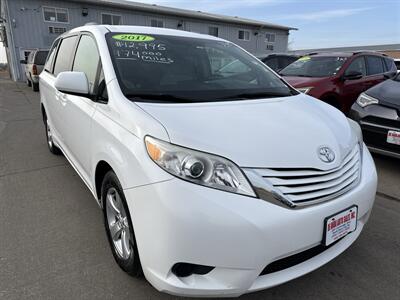 2017 Toyota Sienna LE Mobility 7-Passenger   - Photo 11 - South Sioux City, NE 68776