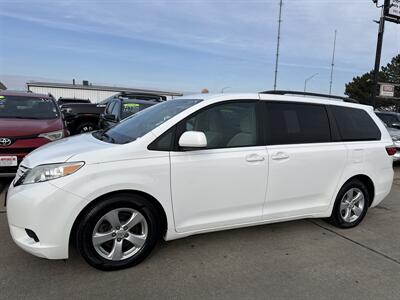 2017 Toyota Sienna LE Mobility 7-Passenger   - Photo 2 - South Sioux City, NE 68776