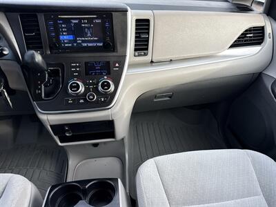 2017 Toyota Sienna LE Mobility 7-Passenger   - Photo 23 - South Sioux City, NE 68776