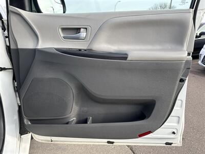 2017 Toyota Sienna LE Mobility 7-Passenger   - Photo 20 - South Sioux City, NE 68776