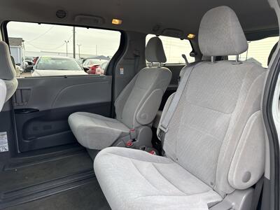 2017 Toyota Sienna LE Mobility 7-Passenger   - Photo 16 - South Sioux City, NE 68776