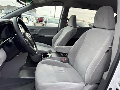 2017 Toyota Sienna LE Mobility 7-Passenger   - Photo 14 - South Sioux City, NE 68776