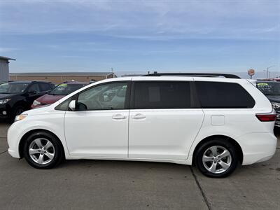 2017 Toyota Sienna LE Mobility 7-Passenger   - Photo 3 - South Sioux City, NE 68776