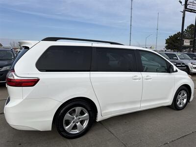 2017 Toyota Sienna LE Mobility 7-Passenger   - Photo 8 - South Sioux City, NE 68776