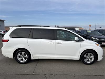 2017 Toyota Sienna LE Mobility 7-Passenger   - Photo 9 - South Sioux City, NE 68776